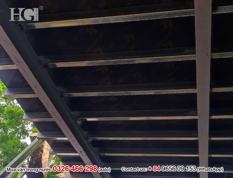 gác lửng thi công dùng ván phủ phim làm sàn